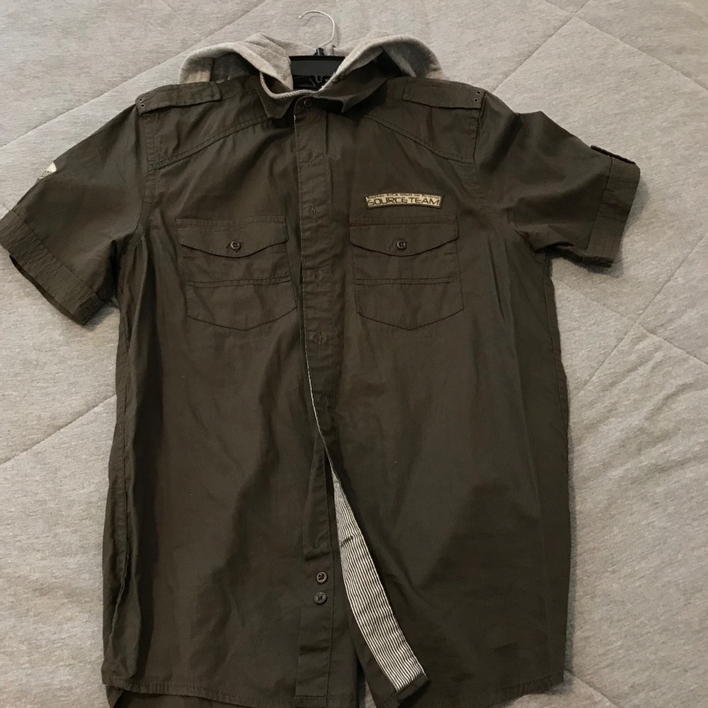 DeFacto button down shirt with hoodie (M)